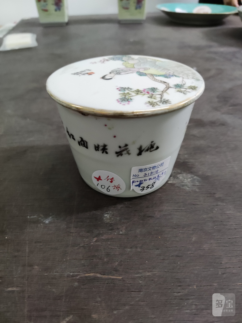 清 罗仲林款粉彩桃花美人盖缸 - 图2